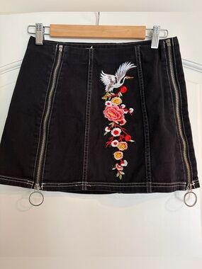 Silence & Noise Black Embroidered Crane Floral Mini Skirt Double Zipper Size Sm